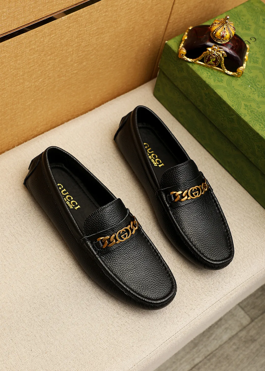 Men's shoes 💰420 💐 Product trademark: GUCCI "Gucci" Doudou shoes Regular size: 38-44 (45🉑️customized) Product materials: Selected imported first-layer pebbled cowhide leather upper + luxury hardware buckle, imported sheep 🐑 leather lining. Strong three-dimensional visual effect, original outsole color: 2 colors available